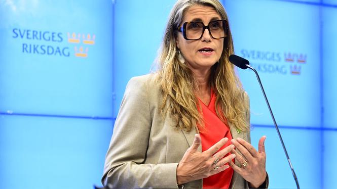 Miljöpartiets ekonomiskpolitiska talesperson Janine Alm Ericson (MP), kommenterar budgeten under en pressträff på måndagen.