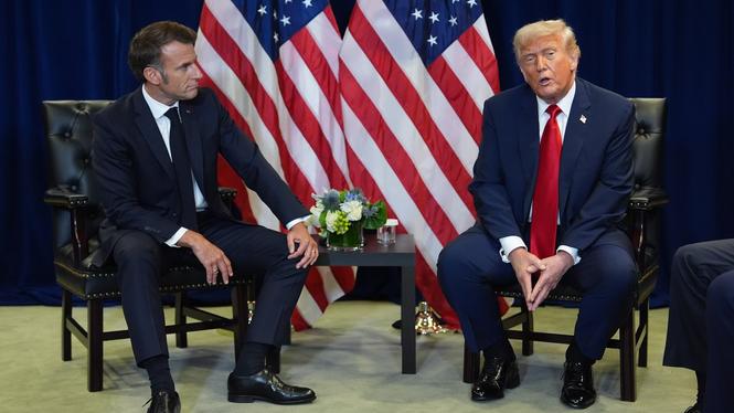 Frankrikes president Emmanuel Macron och USA:s dito Donald Trump i New York på tisdagen.