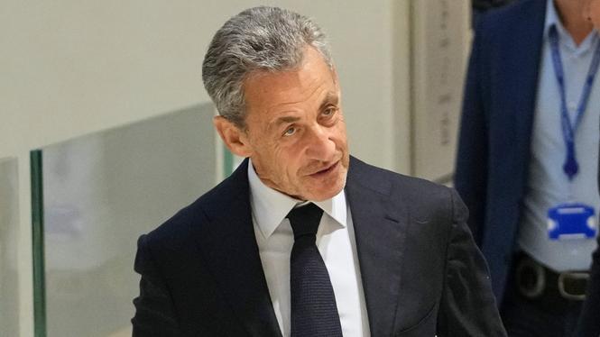 Franske expresidenten Nicolas Sarkozy i rätten på torsdagen. 
