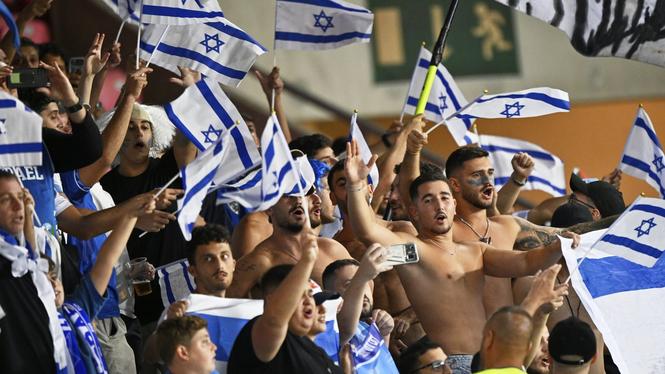 Israeliska fotbollssupportrar.