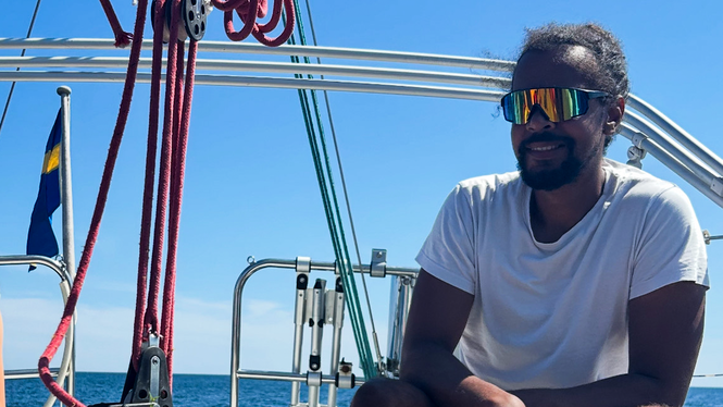 Vincent Storm från Stockholm är en van seglare, men resan är tuff. Han säger att han finner styrka i att kunna hjälpa människorna i Gaza.