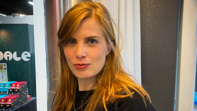 Författaren Lydia Sandgren har inte själv läst recensionerna av sin senaste bok,  ”Artens överlevnad”.