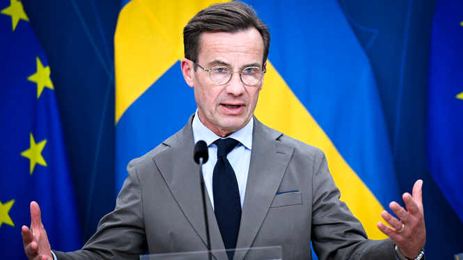 – Dom som idag har fem barn, och två personer som lever på bidrag, får 46 500 kronor skattefritt varje månad, säger statsminister Kristersson i Svt Aktuellt. Men verkligheten ser annorlunda ut.