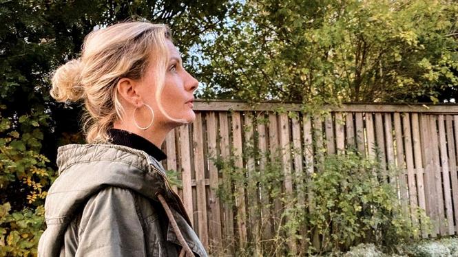 Lotta Lindqvist konfronterades av SD:s riksdagsledamot Rashid Farivar när hon hämtade sitt barn på förskolan – på grund av den Palestinasjal hon bar.