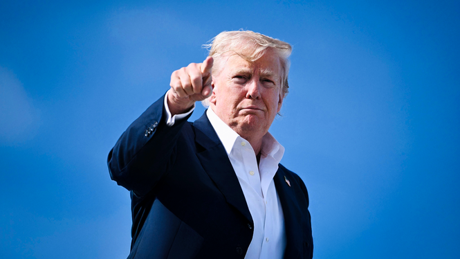President Donald Trump pressar högt uppsatta mediechefer – han har hittat en öm punkt, menar Lotta Ilona Häyrynen.