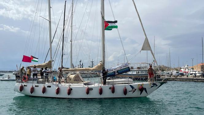 En segelbåt som ingår i Global Sumud Flottilla lämnar Italien, 11 september.