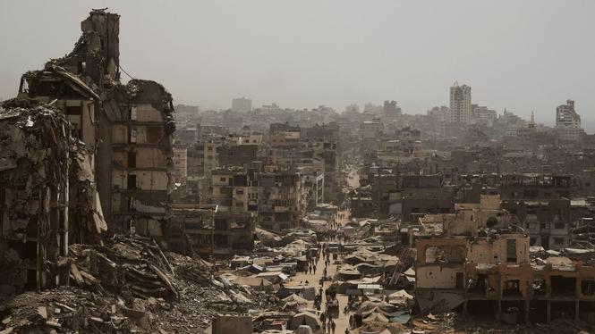 Kriget i Gaza beräknas hösten 2025 ha krävt över 65000 palestinska liv, de flesta kvinnor och barn. Även Hamas högsta ledare har dödats medan stora delar av Gaza har ödelagts. 