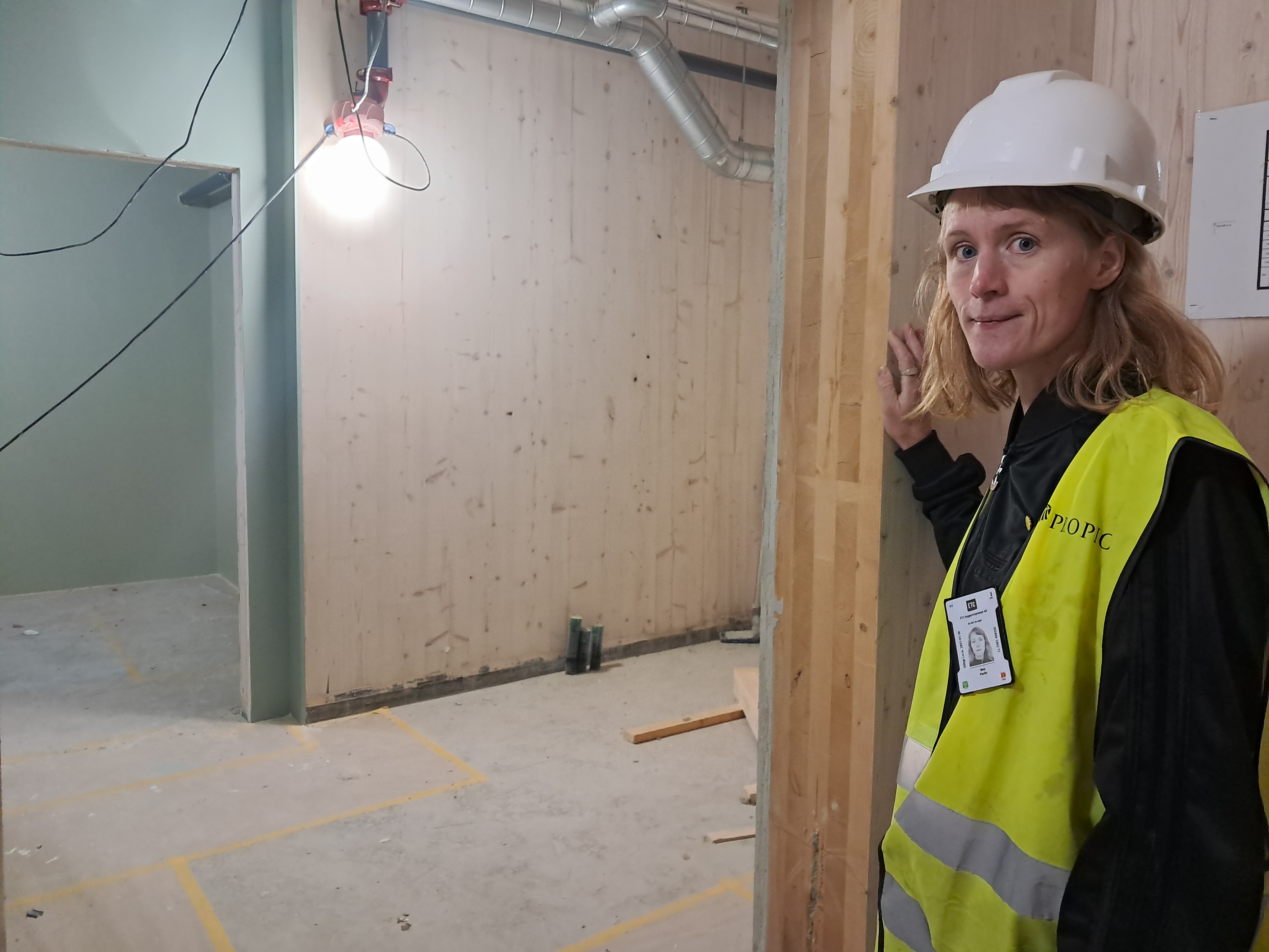Projektledare Moa Paulin: ”Vi har allt i åtanke när vi bygger; bransäkerhet, klimat, estetiskt uttryck och social hållbarhet.”