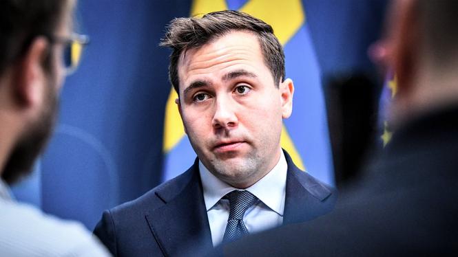 Benjamin Dousa (M).