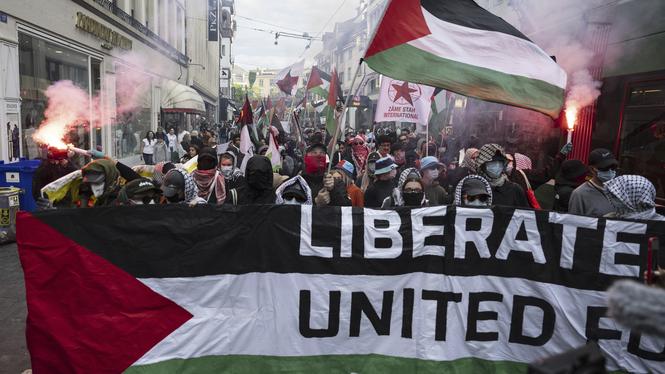 Propalestinska demonstranter inför Eurovision i Basel, Schweiz, i maj.