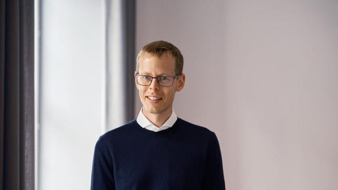 När Danmark sänkte bidragen för nyanlända 2002 var förhoppningen att fler skulle få jobb, men så blev det inte, enligt Rasmus Landersøs forskning. I alla fall inte på längre sikt. Istället ökade kriminaliteten. 