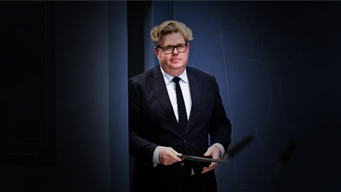 ”Regeringen vill komma åt gängkriminaliteten. Det kan sluta med att de står utan åklagare istället”, skriver Henrik Jalalian