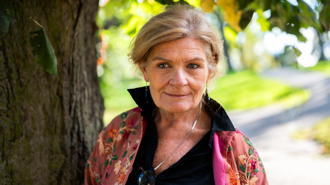 Cecilia Uddén har jobbat som utrikeskorrespondent på Sveriges Radio sedan 1993 och kommer nu ut med boken "Allt har en smak av aska".