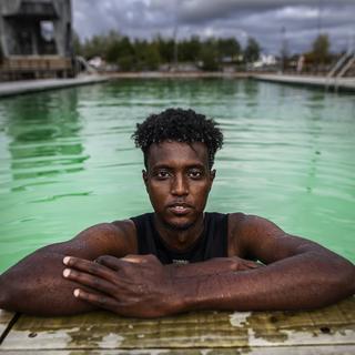 24-åriga Hassan Osman Mohamed har på sju år i Sverige lärt sig språket, att simma och segla och skaffat sig ett fast jobb. Trots det kan han utvisas till Somalia.