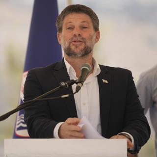 Israels finansminister Bezalel Smotrich på presskonferens om nya bosättningar på det av Israel ockuperade Västbanken. 