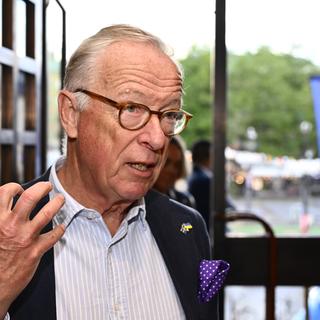 Gunnar Hökmark (M) kan inte heller sätta punkt.