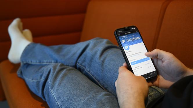 Onlyfans i mobilen.
