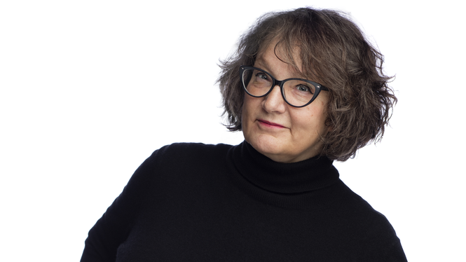 Monika Fagerholms nya bok är den första delen i en tredelad romansvit. Teodor Stig-Matz har läst den och är uppspelt.