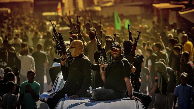 Väpnade Hamas styrkor under måndagen.