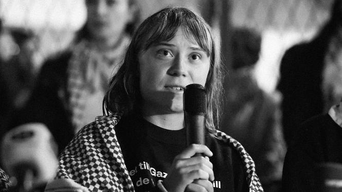 Greta Thunberg berättar i en intervju med Aftonbladet vad hon utsattes för när Israel stoppade hennes fartyg på väg till Gaza.