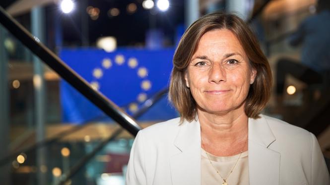 Isabella Lövin (MP) har tagit fram den nya Östersjörapporten, EU-parlamentets räddningsplan för innanhavet. ”Idag går alla trender åt fel håll”, säger hon.