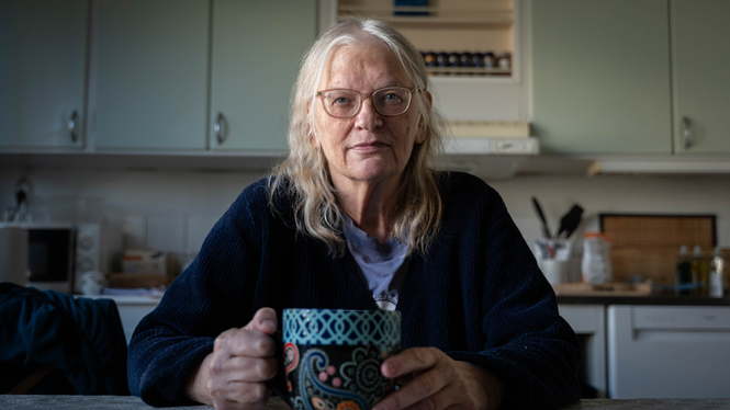 Rosemari växte upp som dotter till två biografiarbetare och besökte matinévisningar redan som barn. Idag skriver hon om film för kulturbloggen.com. Men hon känner sig ensam.