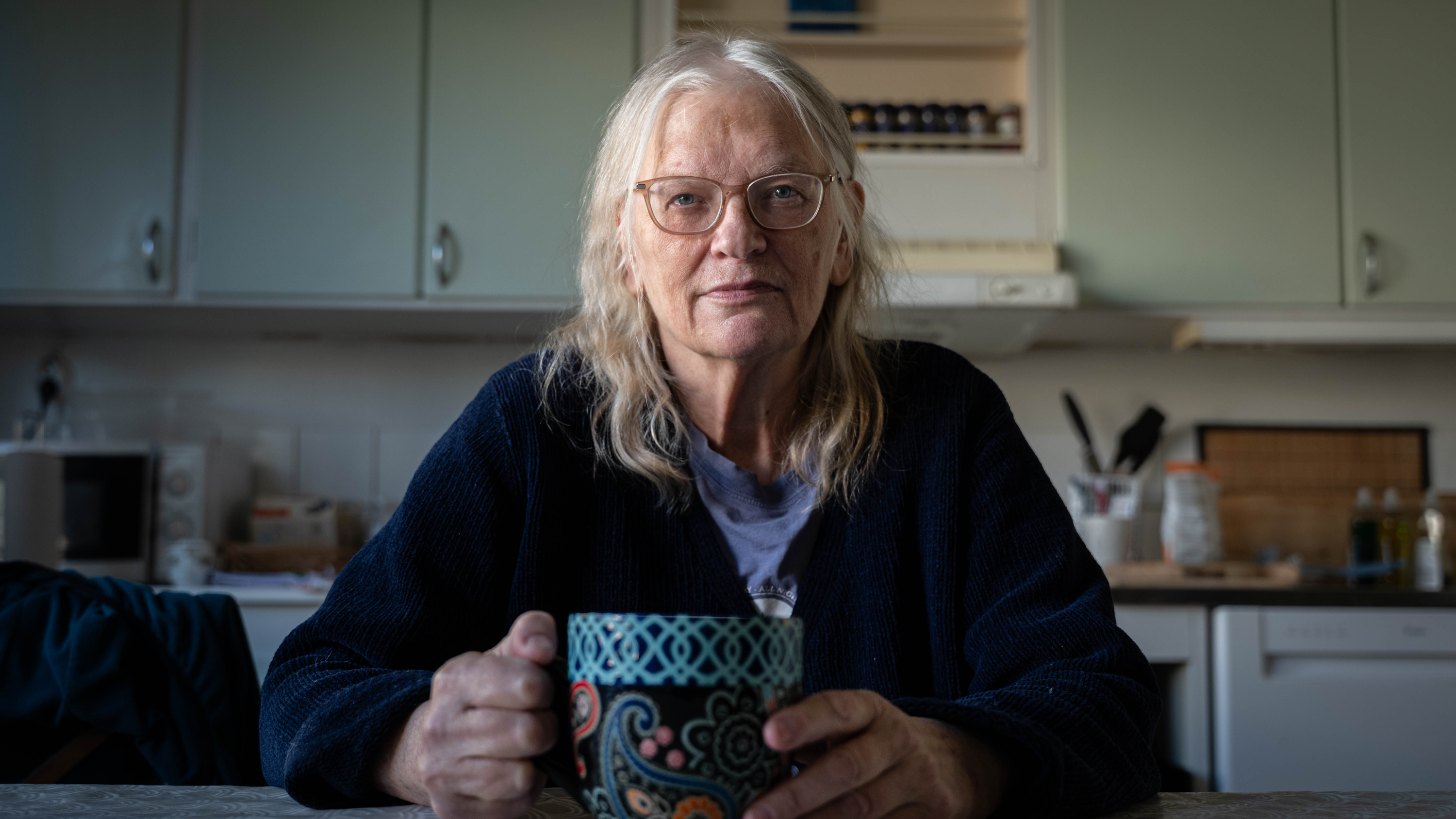 Rosemari växte upp som dotter till två biografiarbetare och besökte matinévisningar redan som barn. Idag skriver hon om film för kulturbloggen.com. Men hon känner sig ensam.