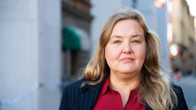 Ida Gabrielsson menar att statsministern väljer att kalla Nooshi Dadgostar för gaphals för att demonisera henne.