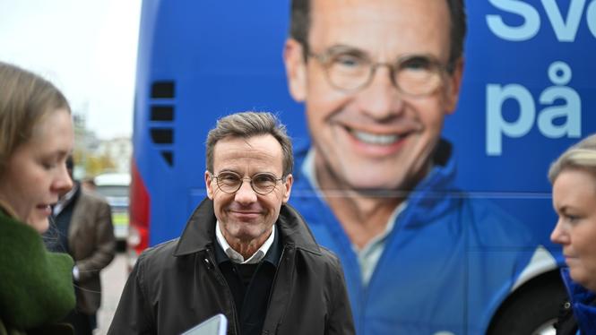 Ulf Kristersson är ute på turné samtidigt som Moderaterna får 17,9 procent i SVT/Verians oktobermätning. Det är den lägsta siffran elva månader innan ett val sedan valet 1979.