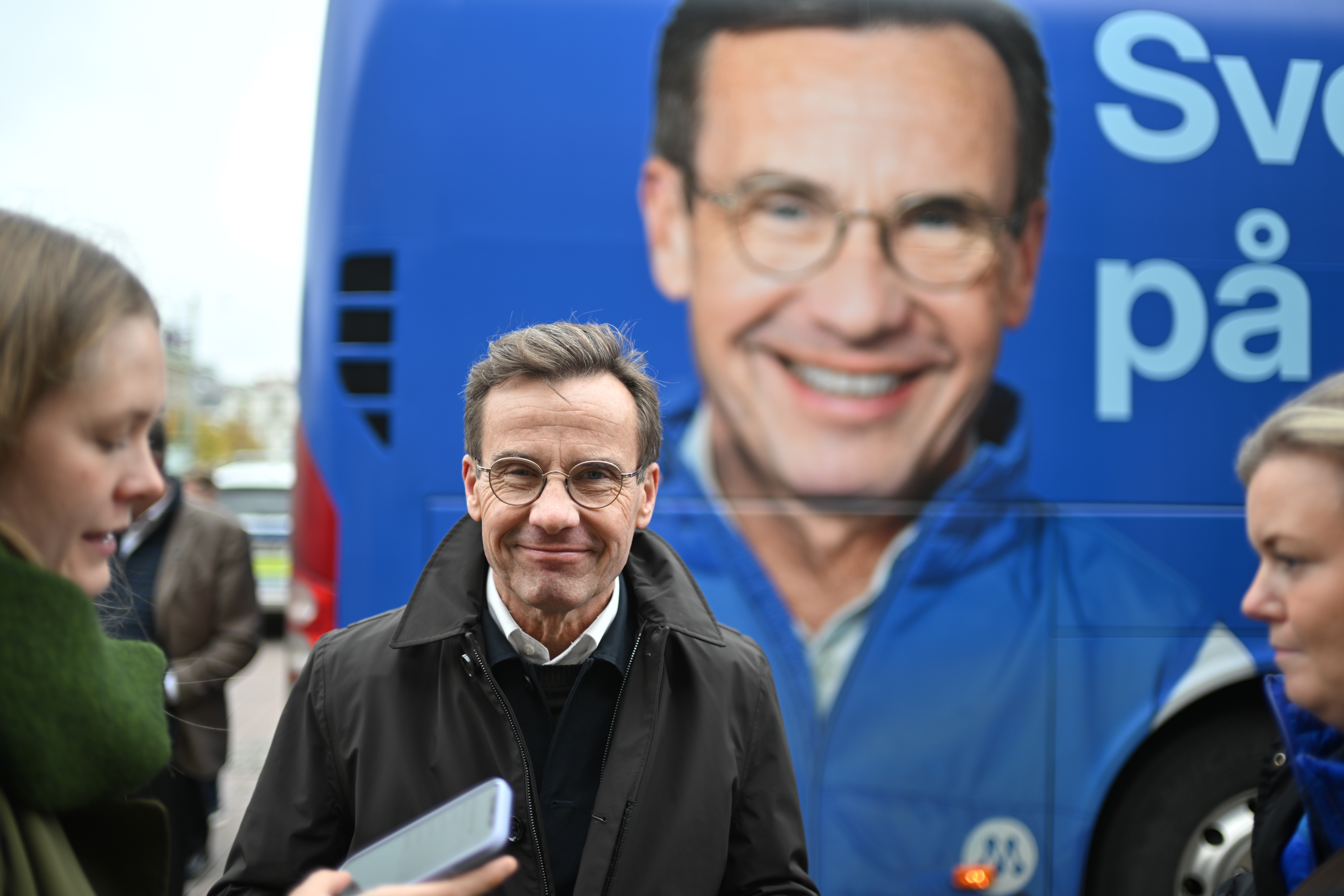 Ulf Kristersson är ute på turné samtidigt som Moderaterna får 17,9 procent i SVT/Verians oktobermätning. Det är den lägsta siffran elva månader innan ett val sedan valet 1979.