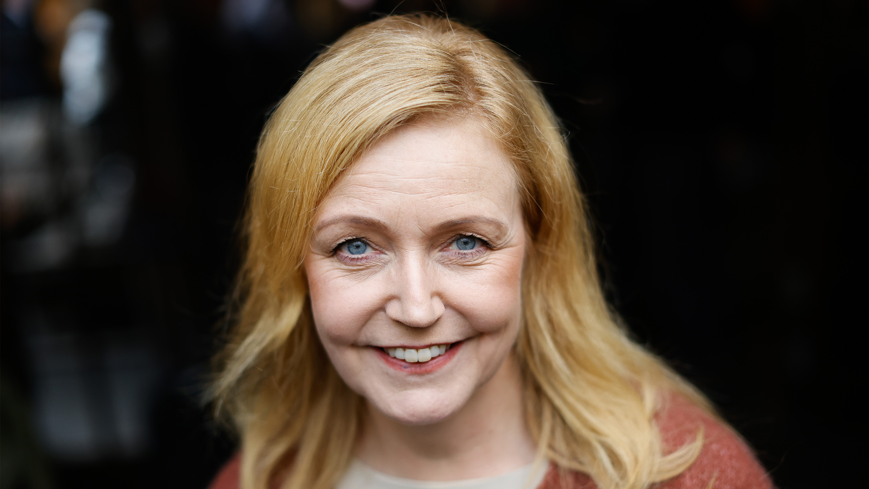 Elisabeth Thand Ringqvist säger att hon inte har bestämt sig än. Men efter att flera favoritkandidater tackat nej pekar allt mer på att den före detta symfonioorkestermusikern tar över partiledarrollen för C.