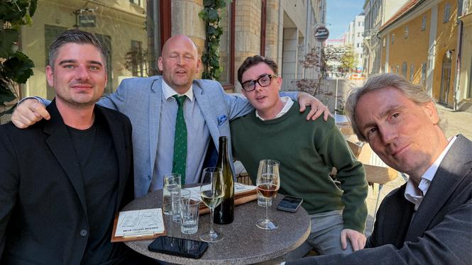 Förintelseförnekarförläggaren Adam Irving,  Fredrik Bermar, den högerextrema aktivisten Christian Peterson, och kände fastighetsmiljardären Erik Selin.