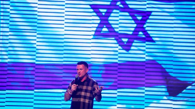 I lördags gjorde Tommy Robinson succé i Israel, hyllad av en Netanyahu-lojal publik. Högerextremister gillar högerextremister.
