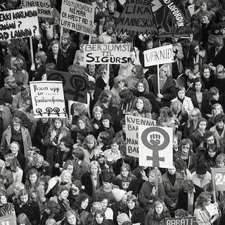 Strejken på Island den 24 oktober 1975 initierades av de radikalfeministiska Rödstrumporna. Hela landet lamslogs.