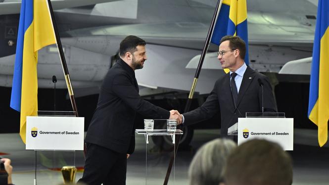 Statsminister Ulf Kristersson (M) och Ukrainas president Volodymyr Zelenskyj under den gemensamma pressträffen i Linköping.