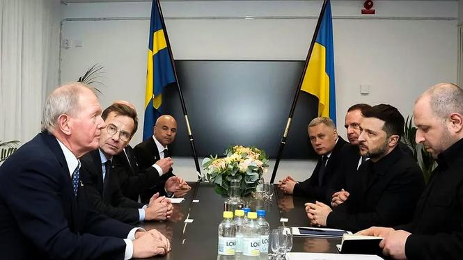 Ukrainas president Zelenskyj besökte Linköping under onsdagen. På plats var politiker. Men också, till vänster, Marcus Wallenberg.