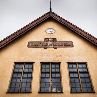 Misshandeln ska ha varit en del av den hårda kulturen på internatskolan Lundsberg, som återkommande uppmärksammats medialt.