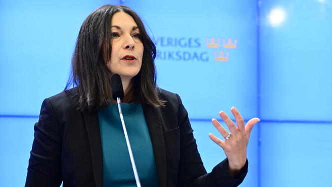 STOCKHOLM, SVERIGE 20250925
Socialdemokraternas rättspolitiska talesperson Teresa Carvalho (S), under en pressträff där partiet lämnar besked om hur det ställer sig till att hyra fängelseplatser i Estland.
Foto: Jonas Ekströmer / TT / Kod 10030
