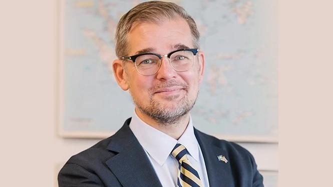 Jon Åström Gröndahl, kommundirektör i Gällivare, har tackat nej till regeringskansliets inbjudan att medverka i en dialog kring frivillig återvandring. "Vi behöver varenda person", säger han.
