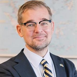 Jon Åström Gröndahl, kommundirektör i Gällivare, har tackat nej till regeringskansliets inbjudan att medverka i en dialog kring frivillig återvandring. "Vi behöver varenda person", säger han. 