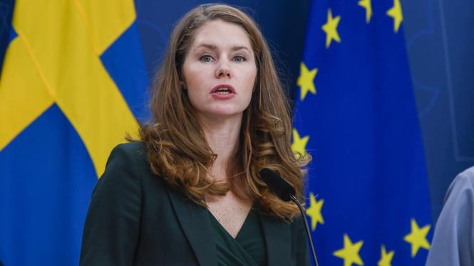 Josefin Malmqvist har föreslagit modellen med No Excuses och ofta synts med företrädare för IES som kallar sig just No Excuses-skola.