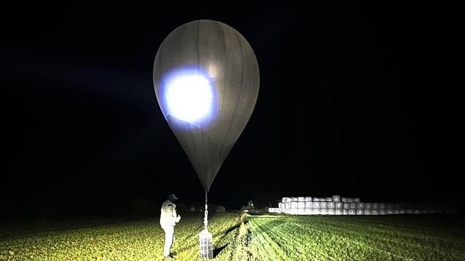 En odaterad bild visar en av de belarusiska ballonger som upphittats i Litauen.