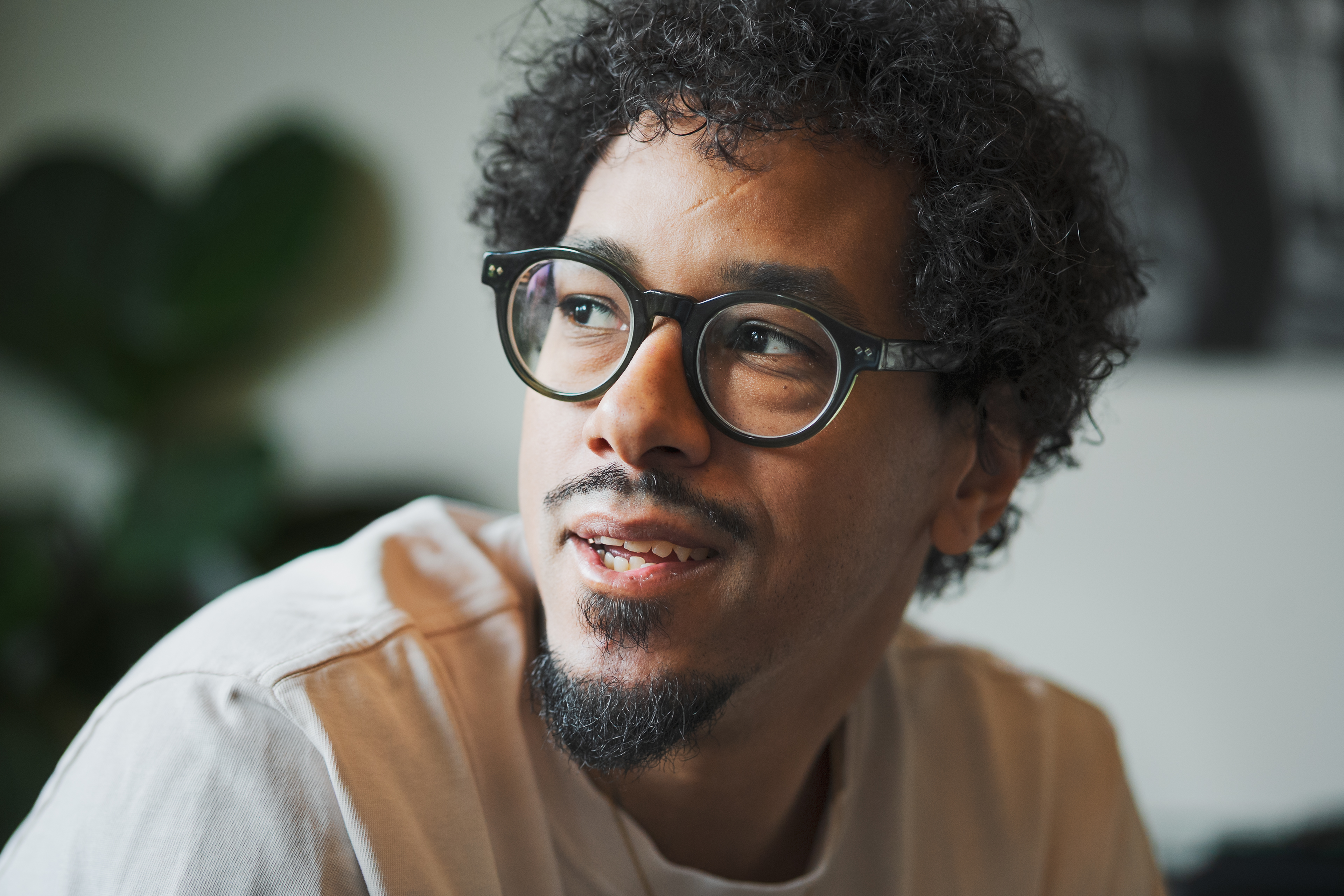 Hiphopartisten Näääk har drabbats av den ovanliga ögonsjukdomen LHON.