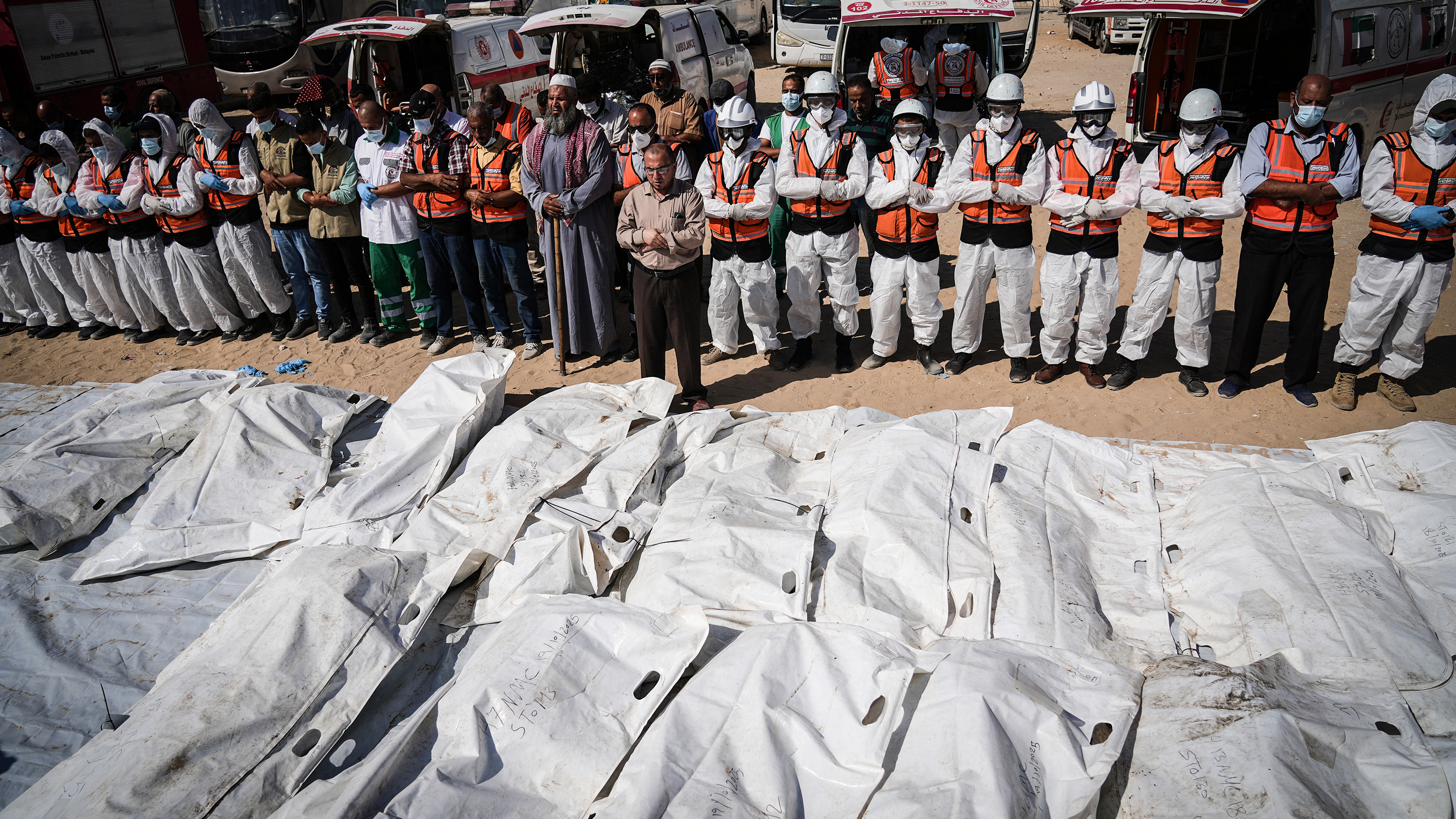 ”Bilderna är identiska med dem som en gång formade mig att på vissa sätt se världen som svartvit, men den här gången är de i färg”, skriver Svante Hildeman.