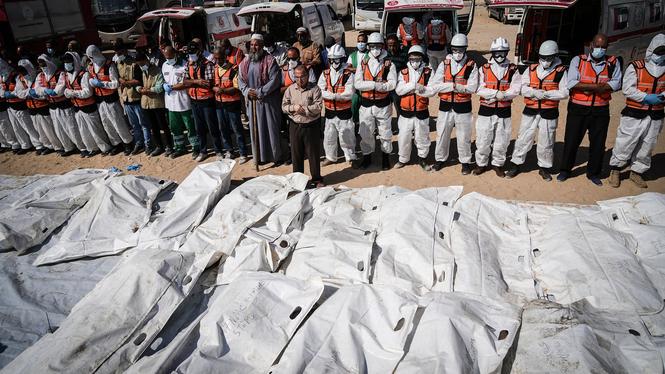 ”Bilderna är identiska med dem som en gång formade mig att på vissa sätt se världen som svartvit, men den här gången är de i färg”, skriver Svante Hildeman.