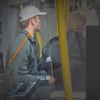 Olof Pantzar, Oliver Sima Petrell och Borås-mannen fångade på film under en av misshandlarna i augusti. De hävdar nödvärn mot den ensamme mannen på tunnelbanan.