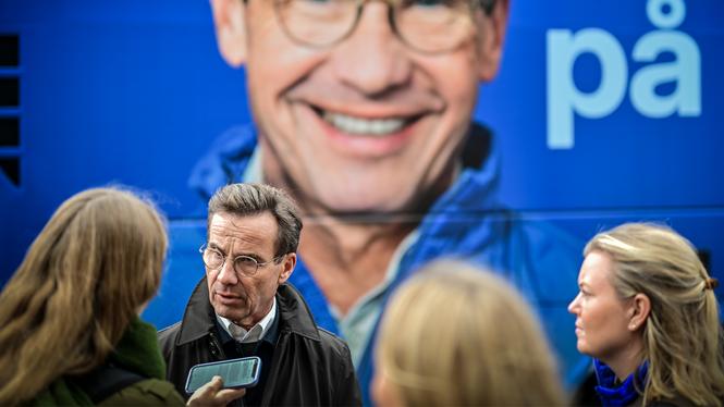 Statsminister Ulf Kristersson (M) under den bussturné Dagens Nyheter stängdes ute ifrån.