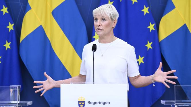 Äldre- och socialförsäkringsminister Anna Tenje (M), 