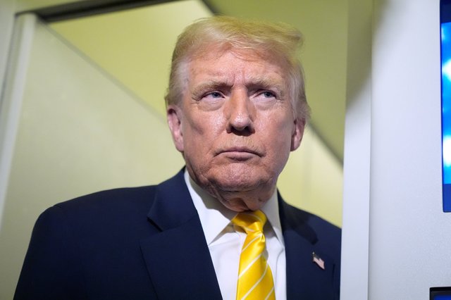 Efter lång tid av motstånd vänder nu Donald Trump och säger att han vill att de ökända Epstein-filerna ska släppas. 