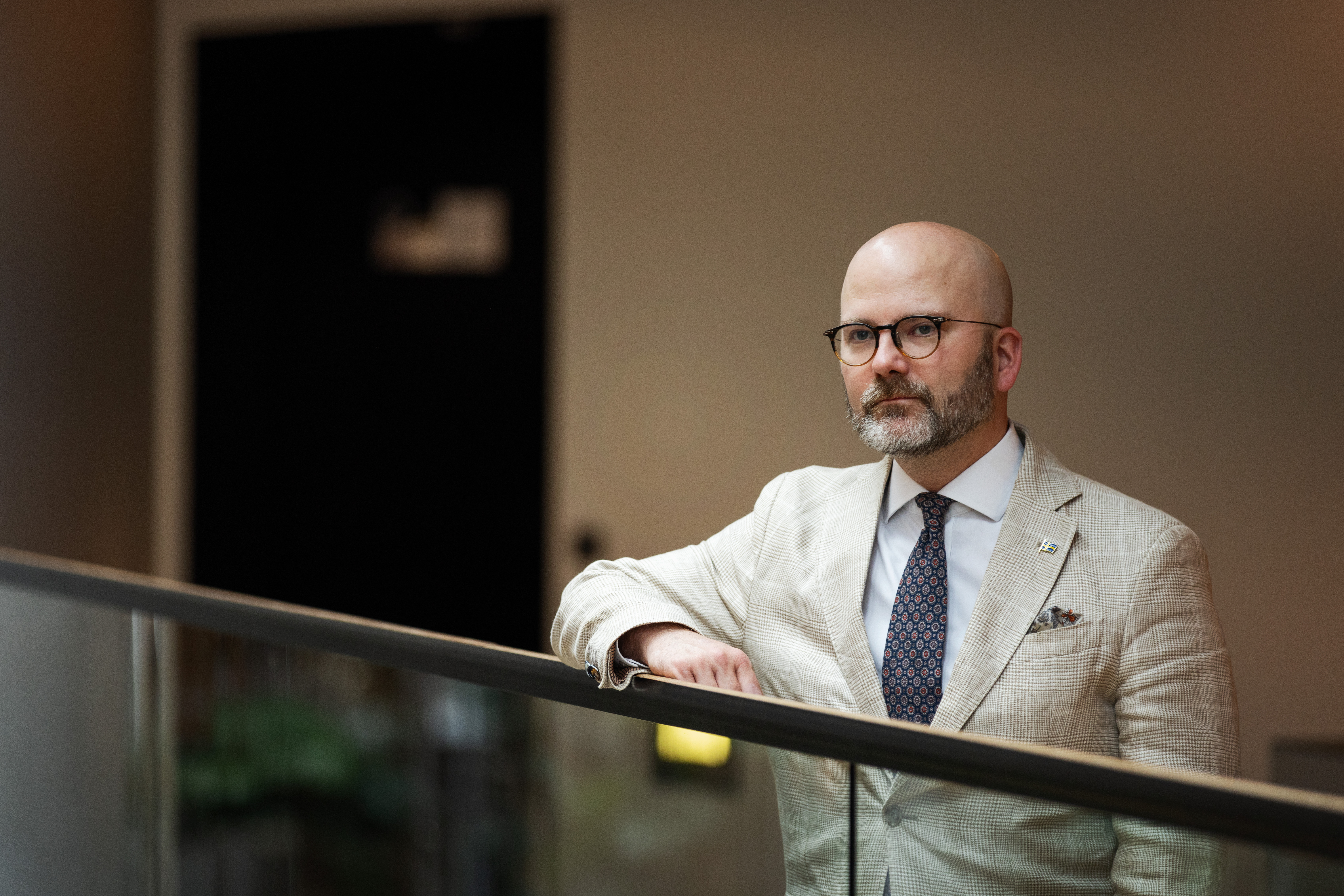 Sverigedemokraternas Charlie Weimers i Europaparlamentet har tagit strid för att få svenskt barnbidrag för sina barn som bor i Belgien.